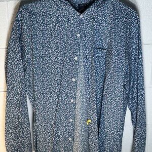 J.Crew Slim Fit Button-Up Shirt - Size XL
Add a touch of charm to your wardrobe